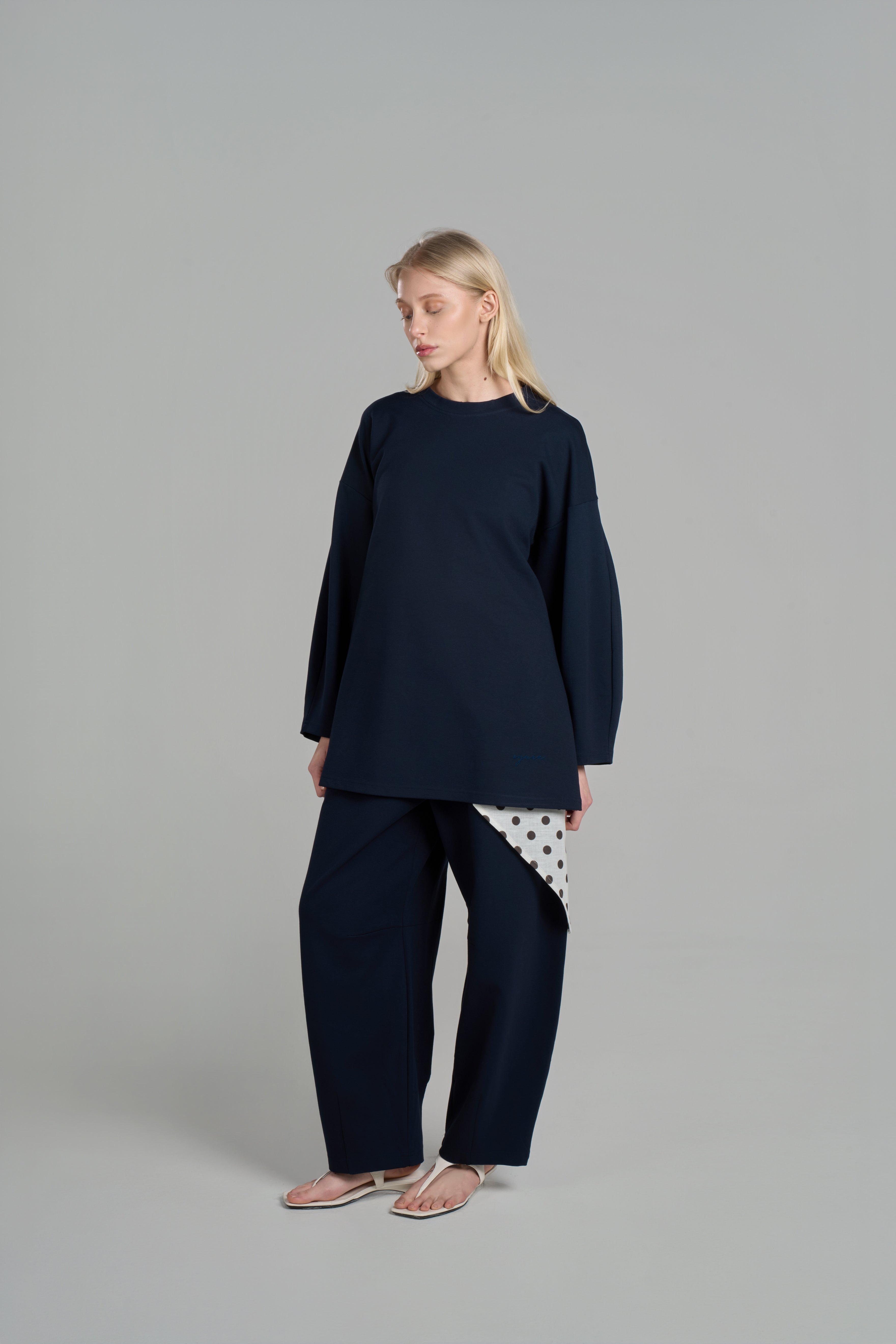TRIANGLE LAYERING A NOUER  [Polkadot]