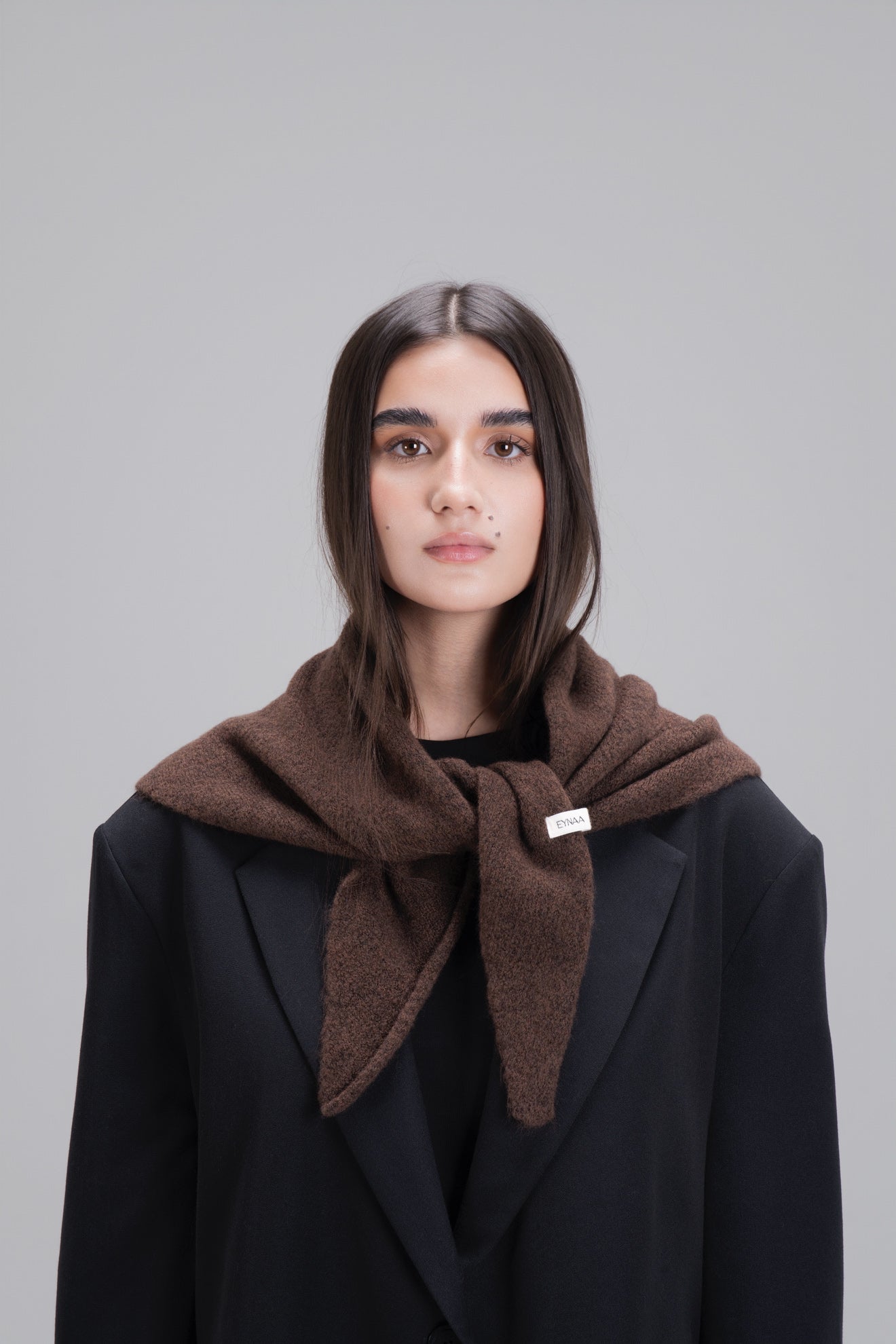 ÉCHARPE TRIANGULAIRE [MARRON]