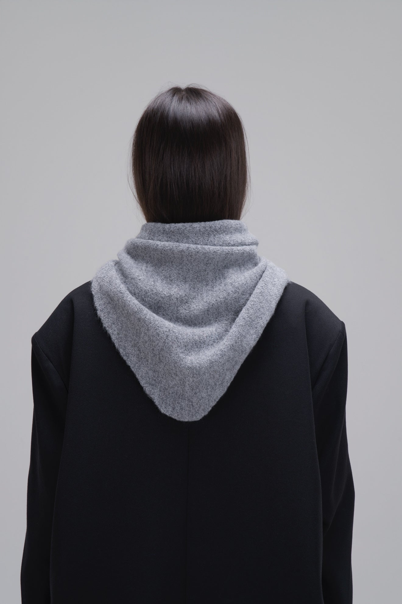 ÉCHARPE TRIANGULAIRE [GRIS]