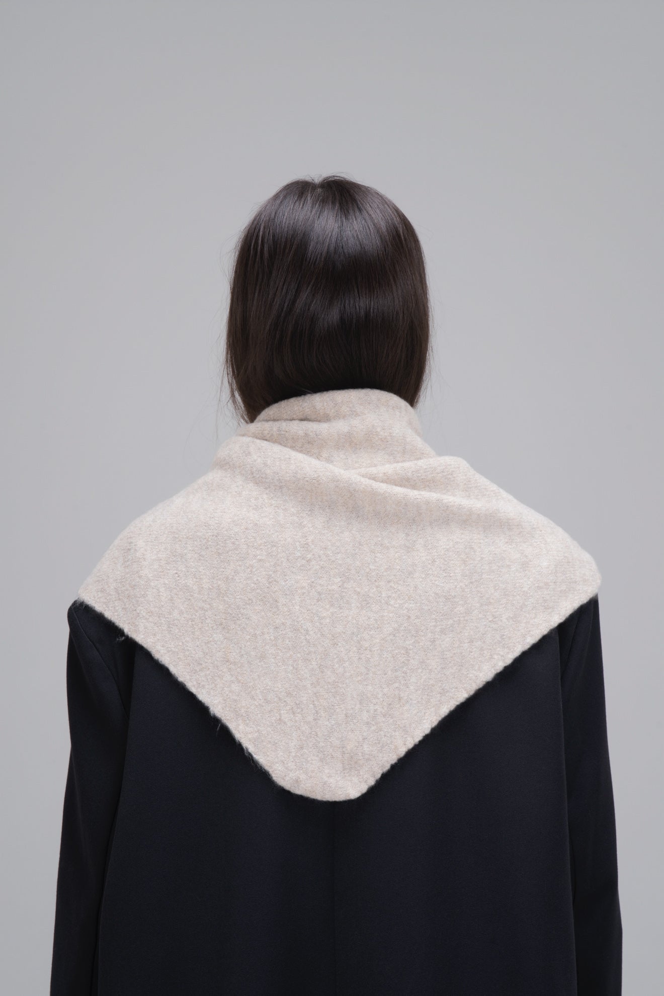 ÉCHARPE TRIANGULAIRE [BEIGE]