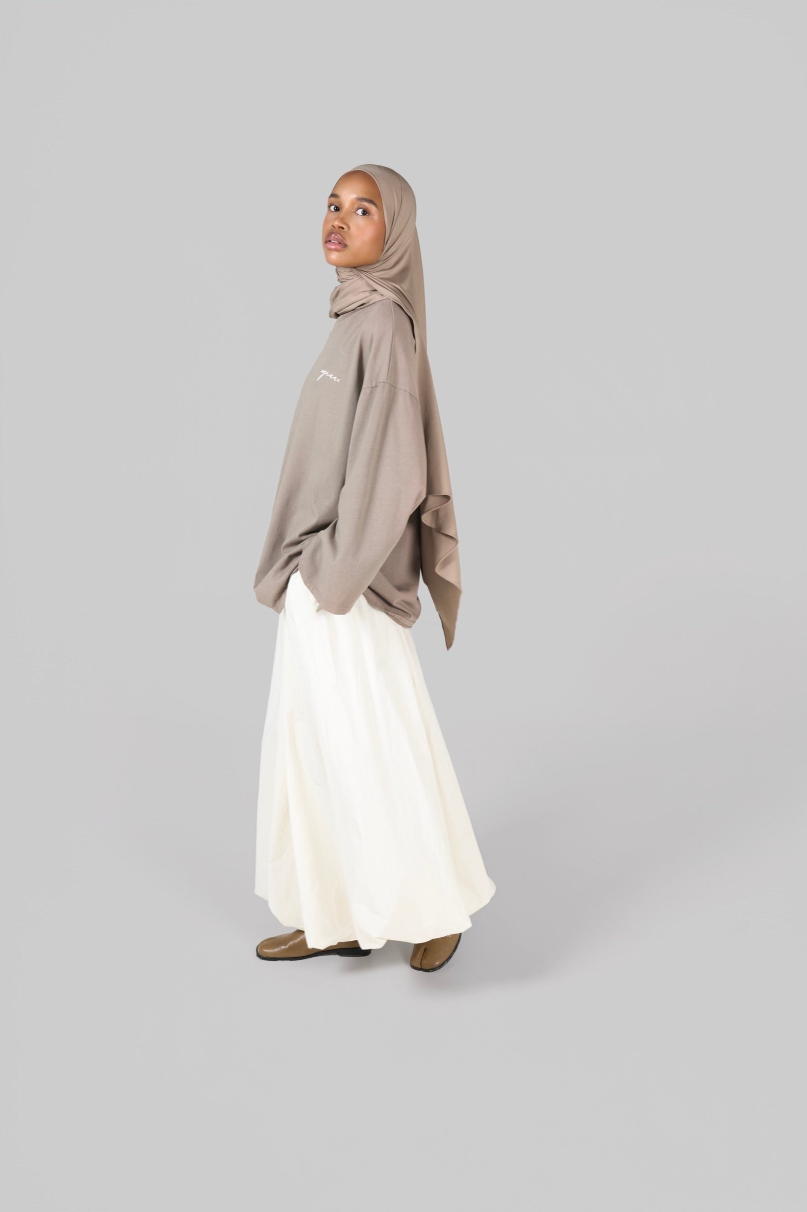 BASIC T-SHIRT [TAUPE]
