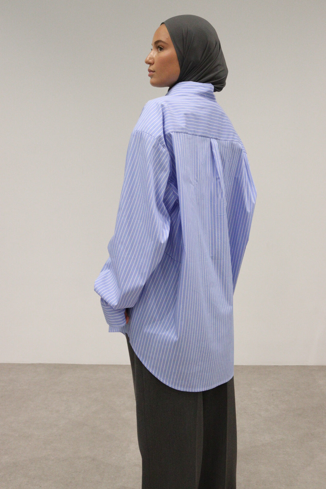 CHEMISE À ÉPAULETTES [BLEU RAYÉ]