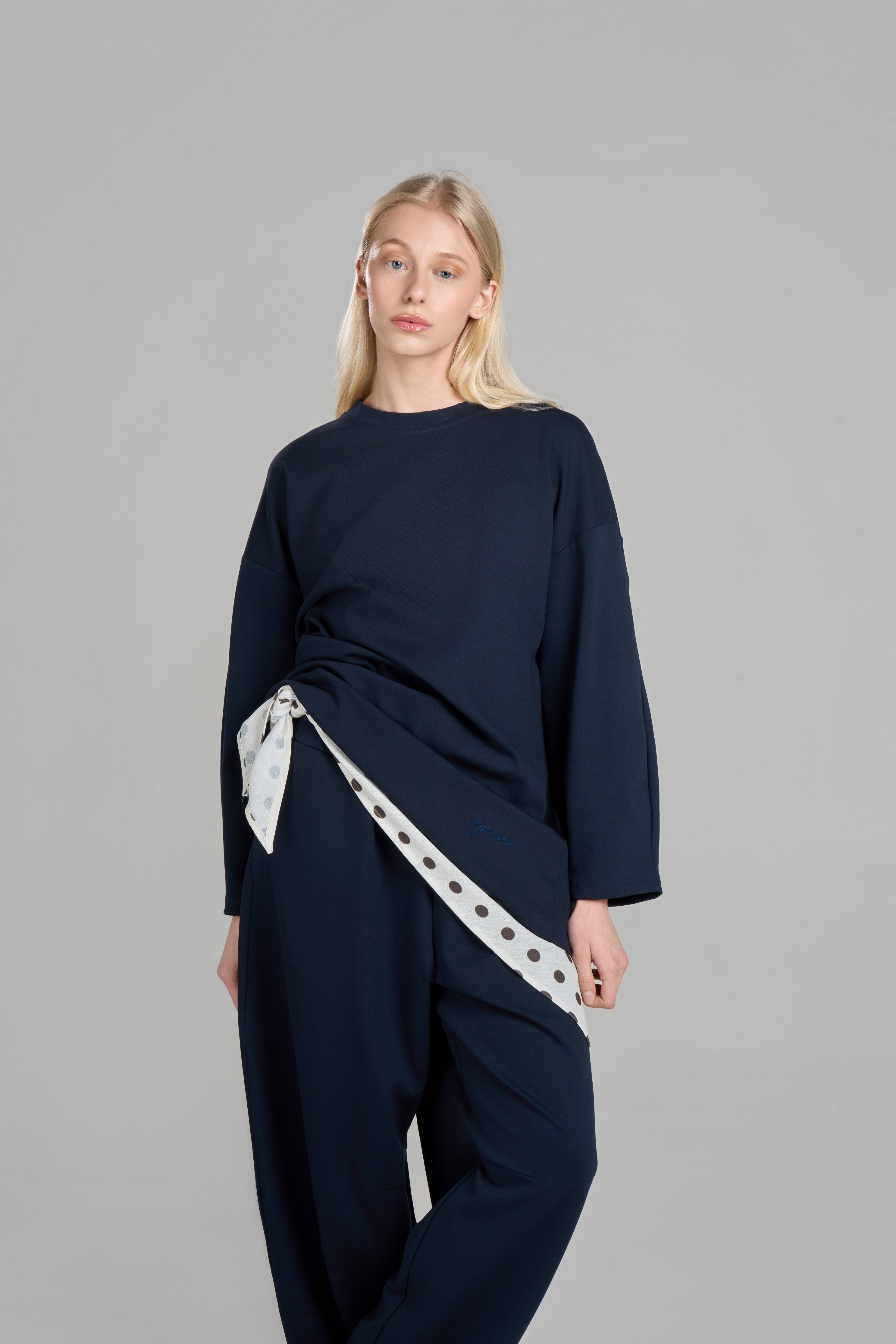 TRIANGLE LAYERING A NOUER  [Polkadot]