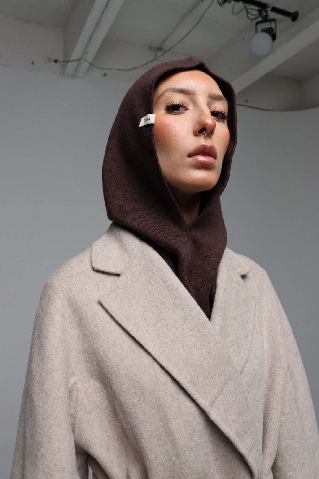 CAGOULE EN MAILLE FINE [MARRON]