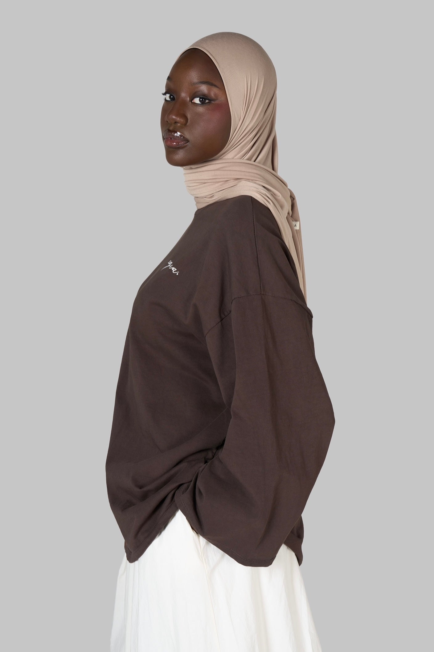 CAMISETA TRIÁNGULO PREMIUM [CAPPUCCINO]