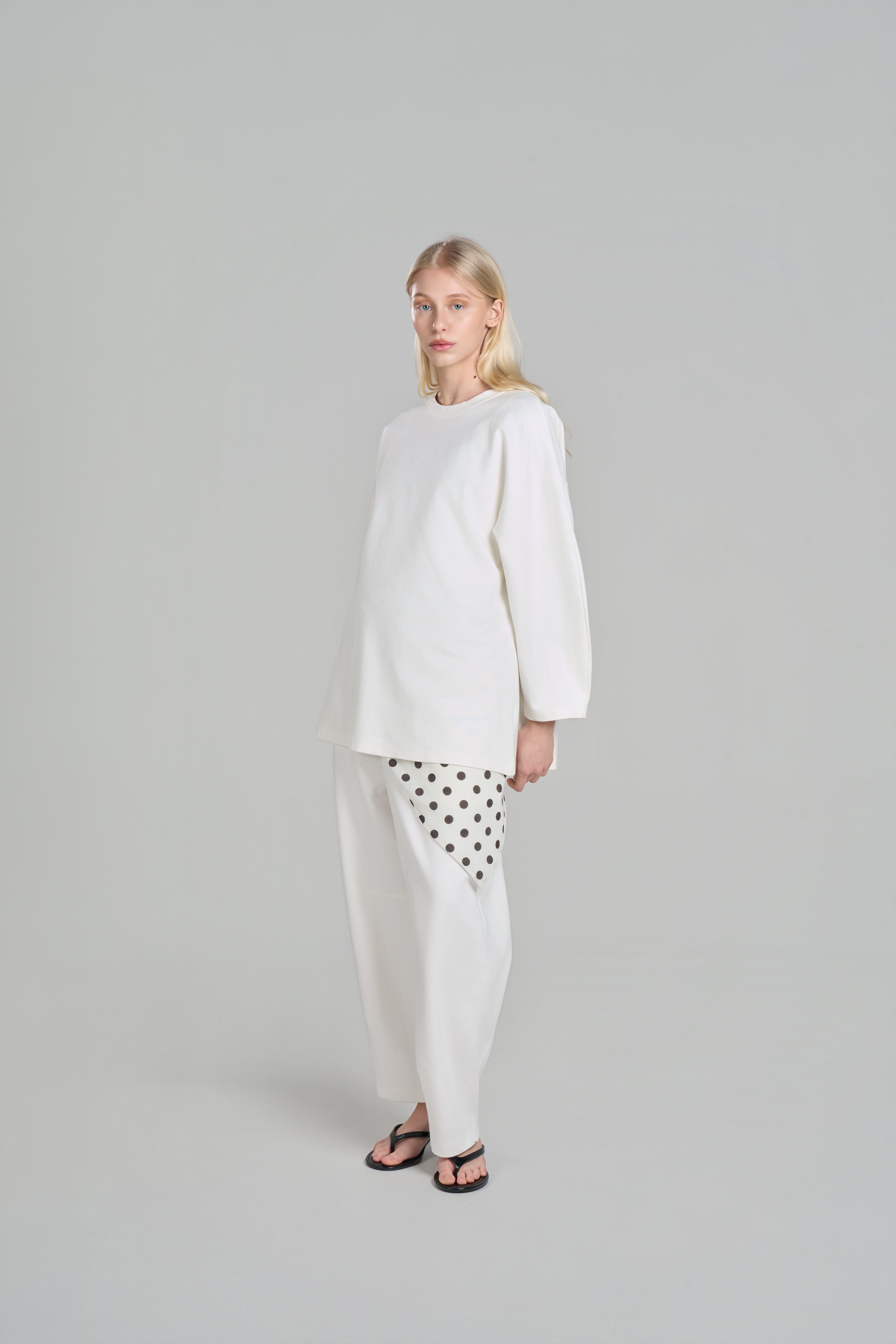 TRIANGLE LAYERING A NOUER  [Polkadot]