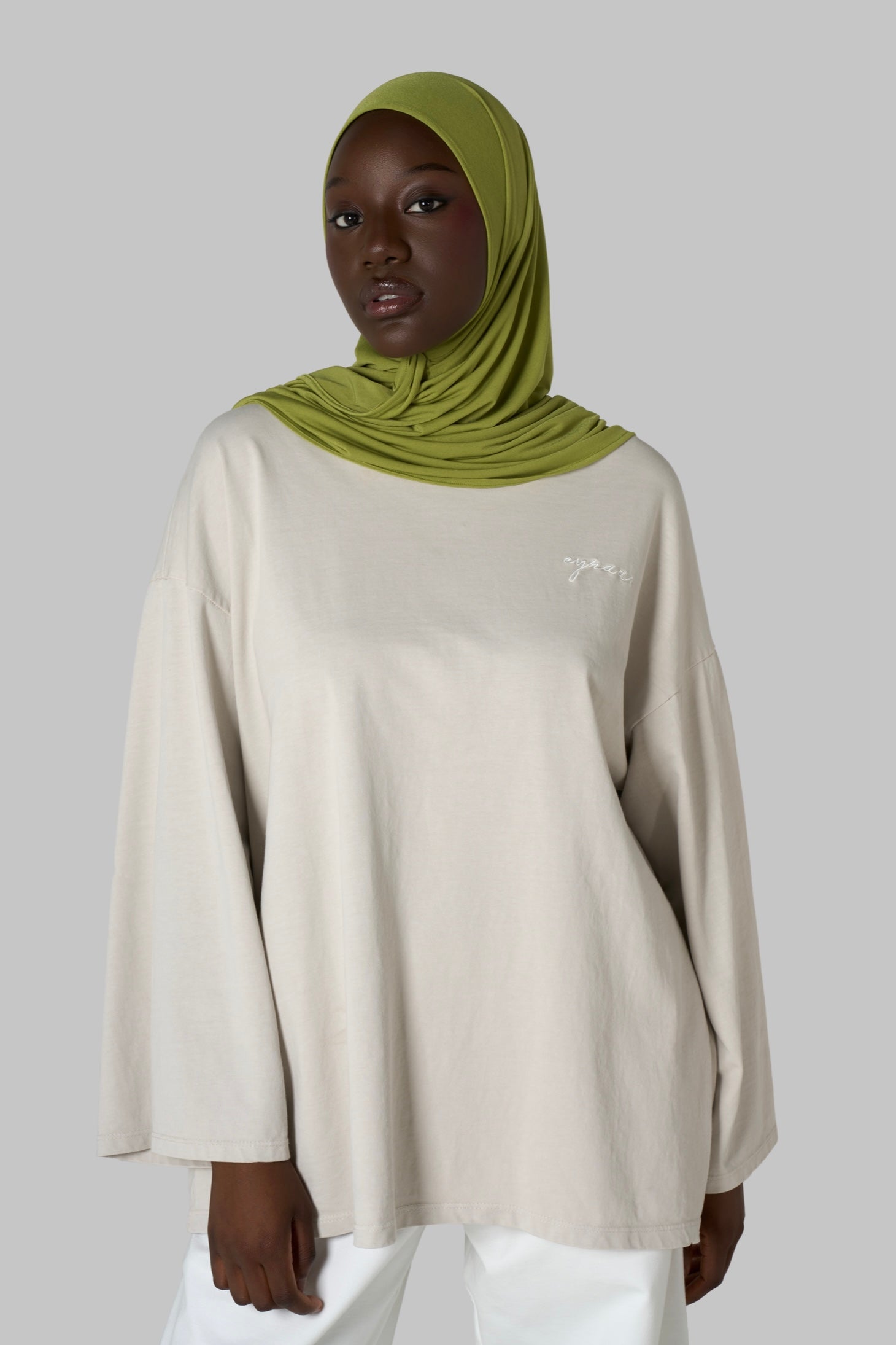 CAMISETA TRIÁNGULO PREMIUM [OLIVA]
