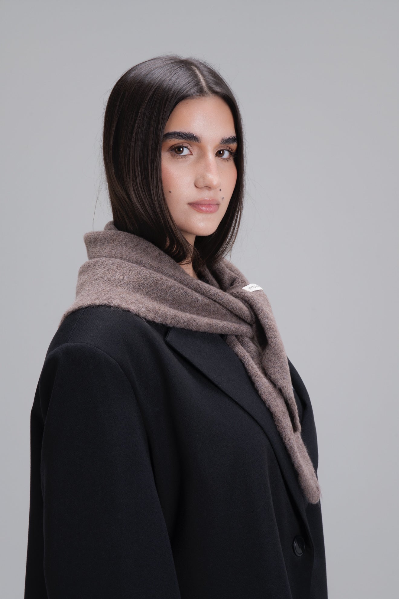 ÉCHARPE TRIANGULAIRE [TAUPE]