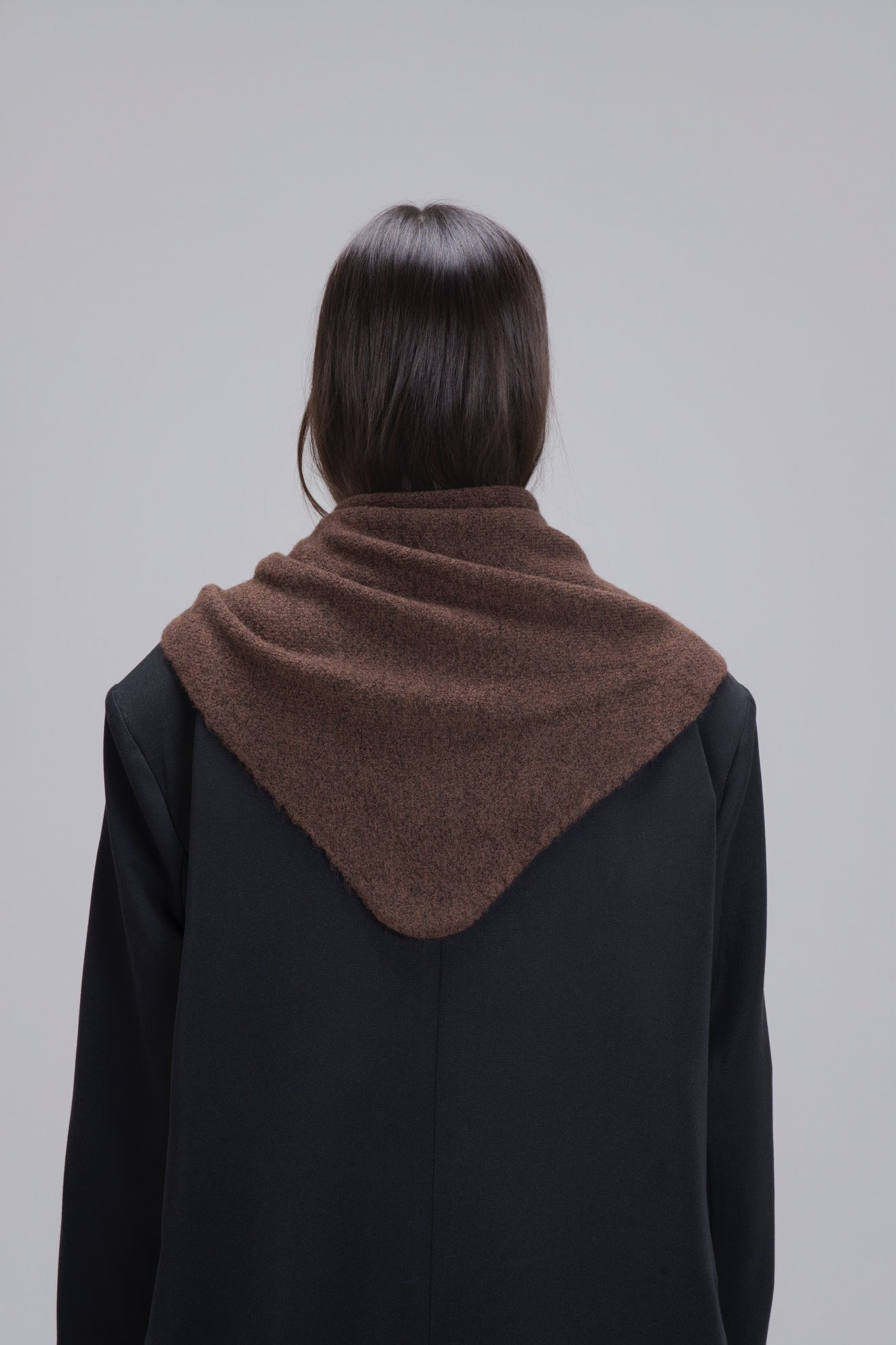 ÉCHARPE TRIANGULAIRE [MARRON]