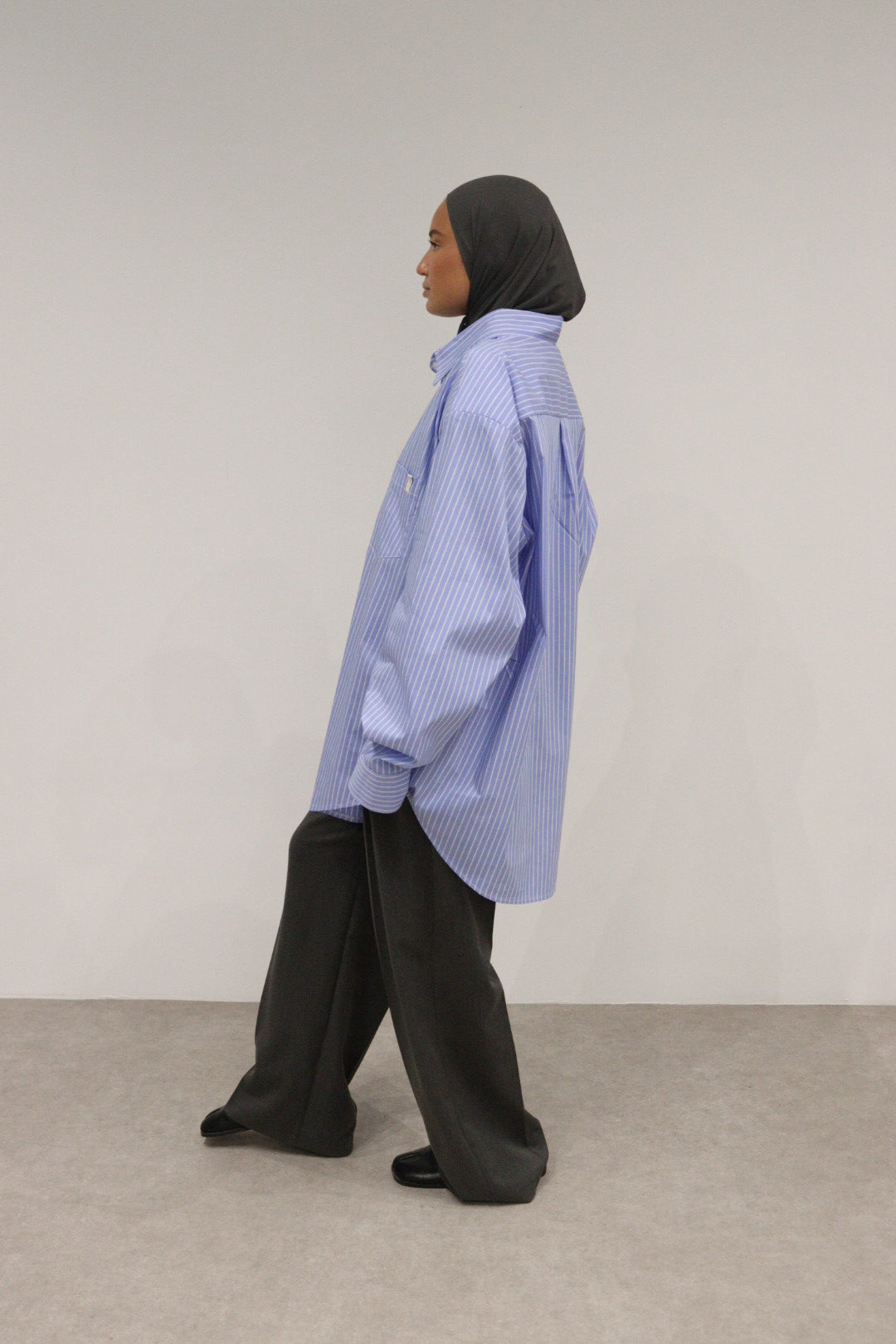 CHEMISE À ÉPAULETTES [BLEU RAYÉ]