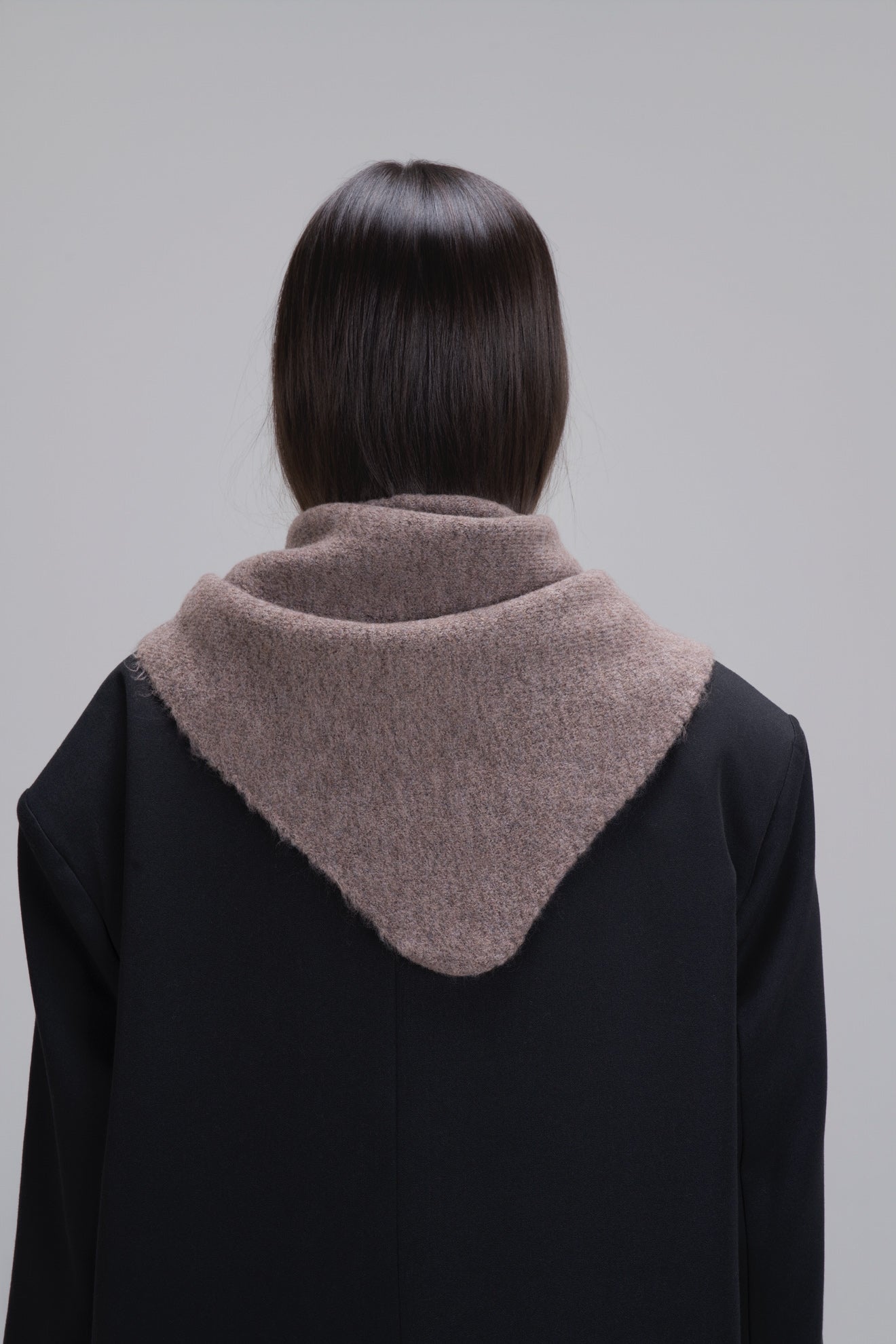 ÉCHARPE TRIANGULAIRE [TAUPE]