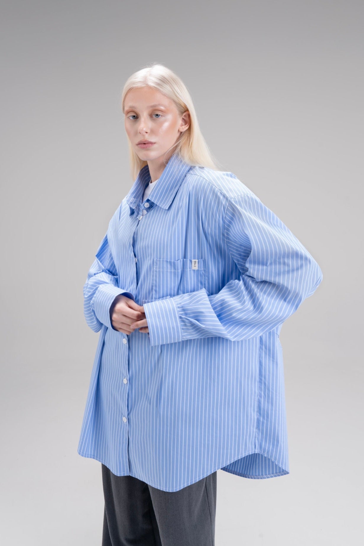 CHEMISE À ÉPAULETTES [BLEU RAYÉ]