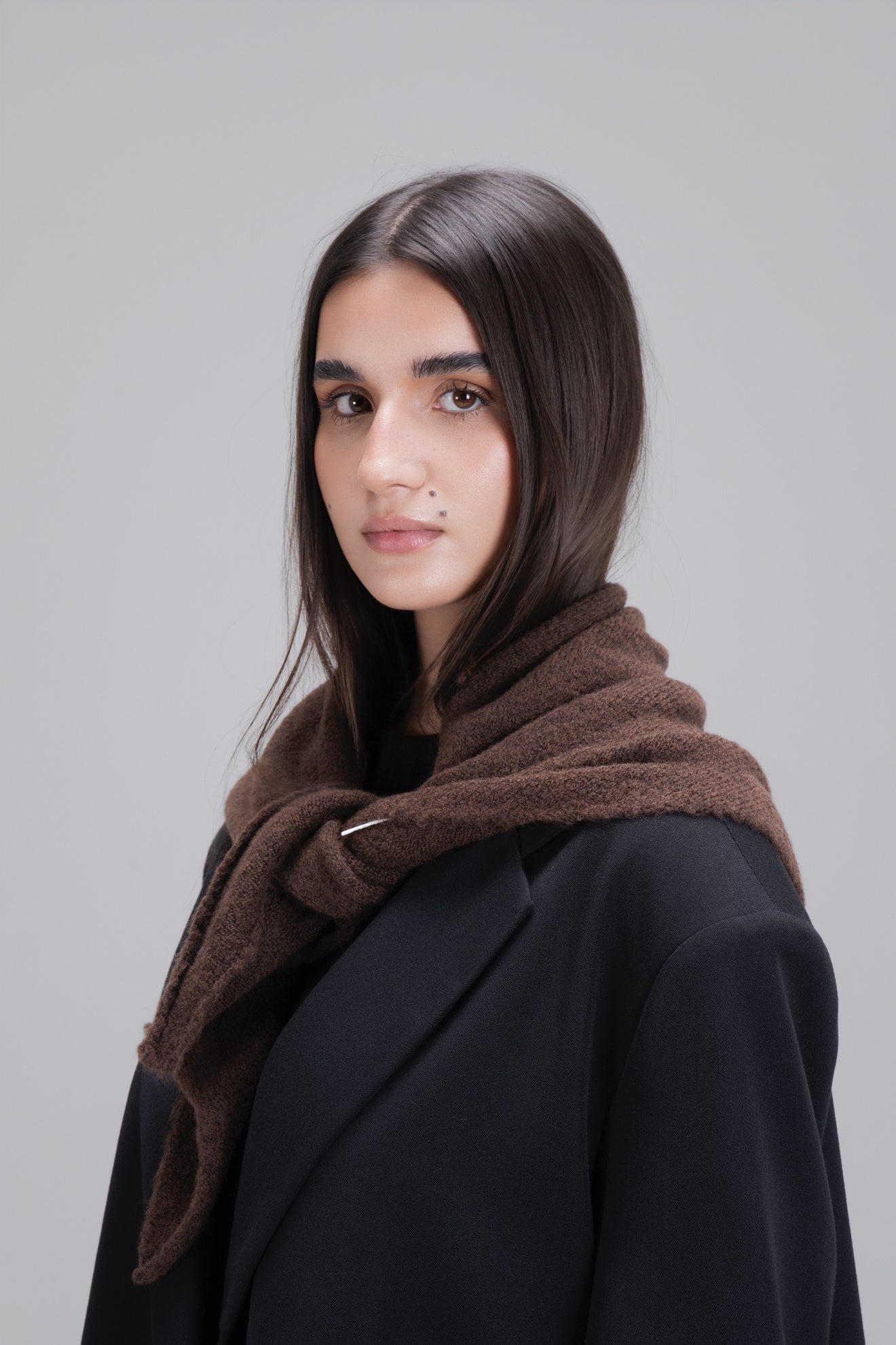 ÉCHARPE TRIANGULAIRE [MARRON]