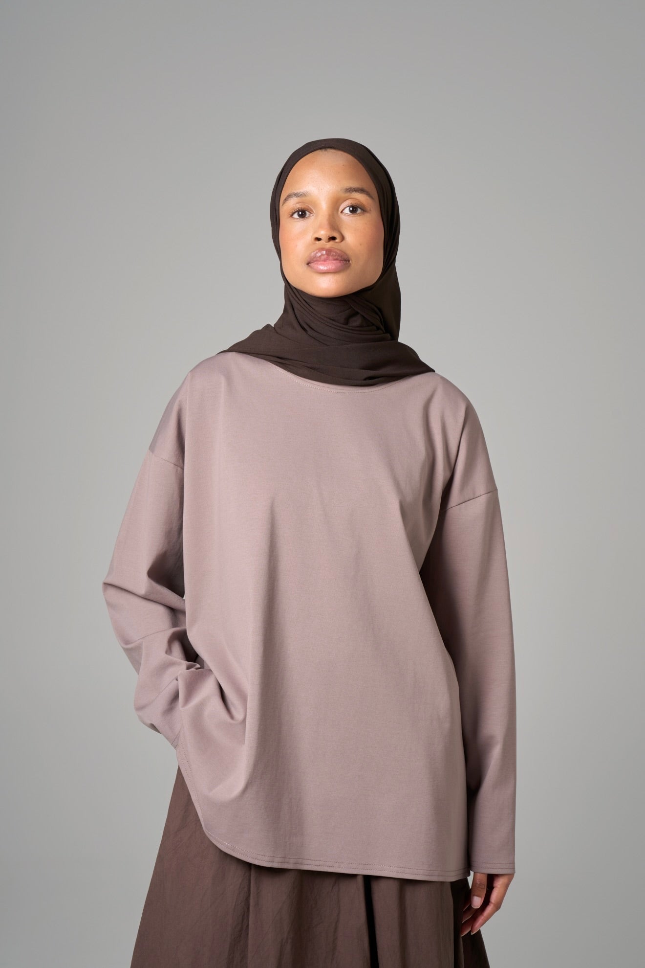 T-SHIRT MANCHES LONGUES  ESSENTIAL [Taupe]